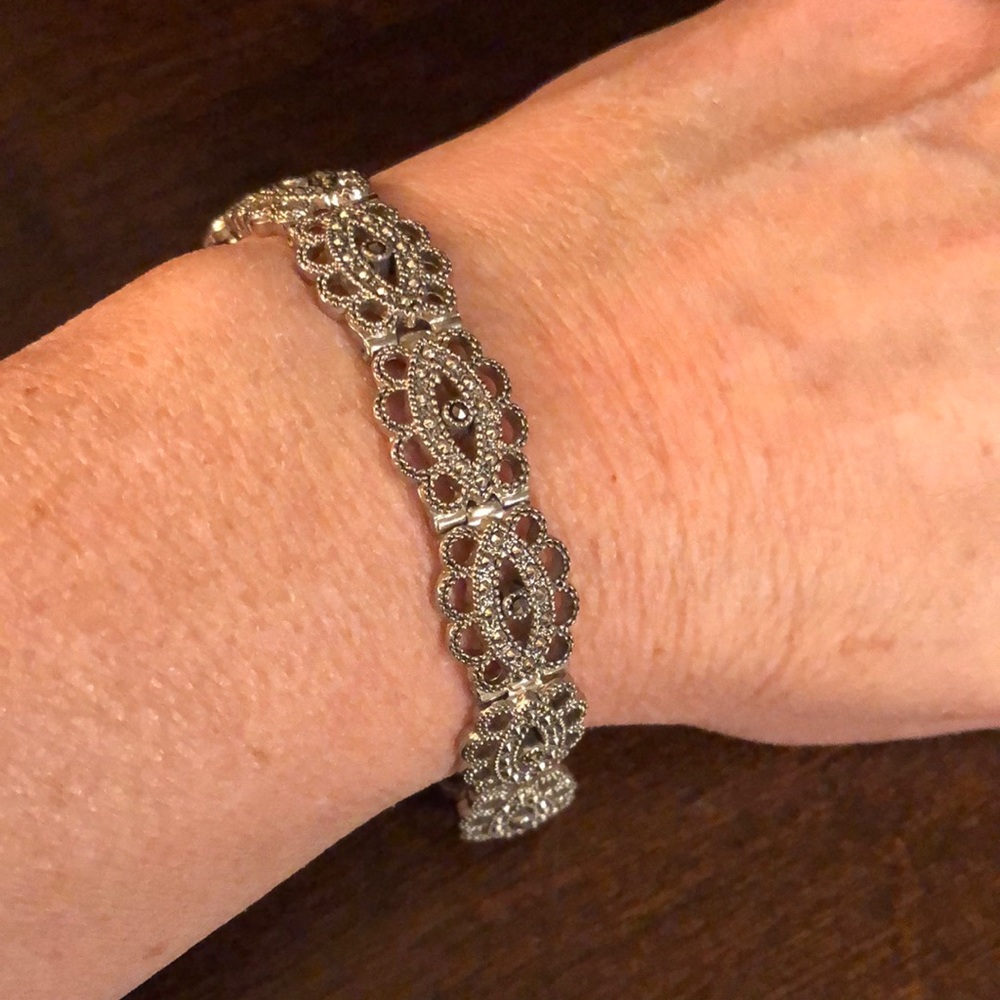 Ladies Bracelet Silver Antique Look with stone. Quality Bracelet Strong clasp.